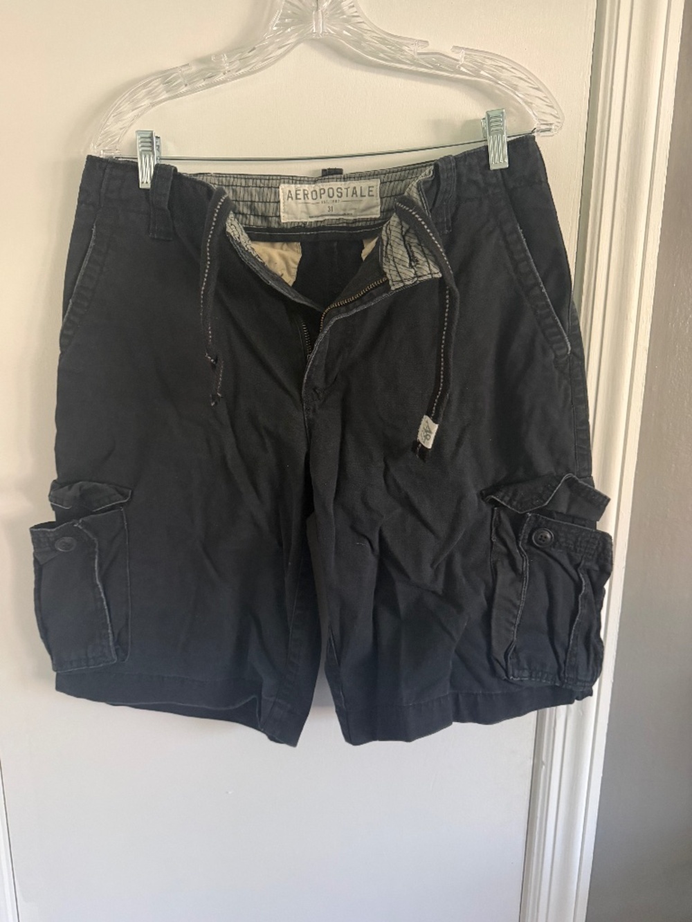 Aeropostale Draw string waist Cargo shorts black waist size 31 (210)